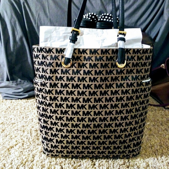 Michael Kors Handbags - Michael Kors Tote